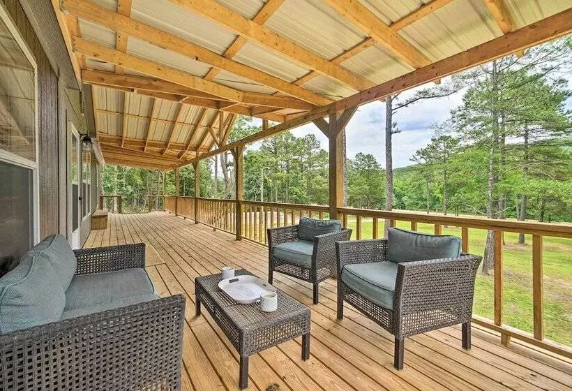 Updated Tuskahoma Cabin W/ Fire Pit & Deck!