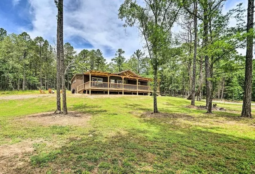 Updated Tuskahoma Cabin W/ Fire Pit & Deck!