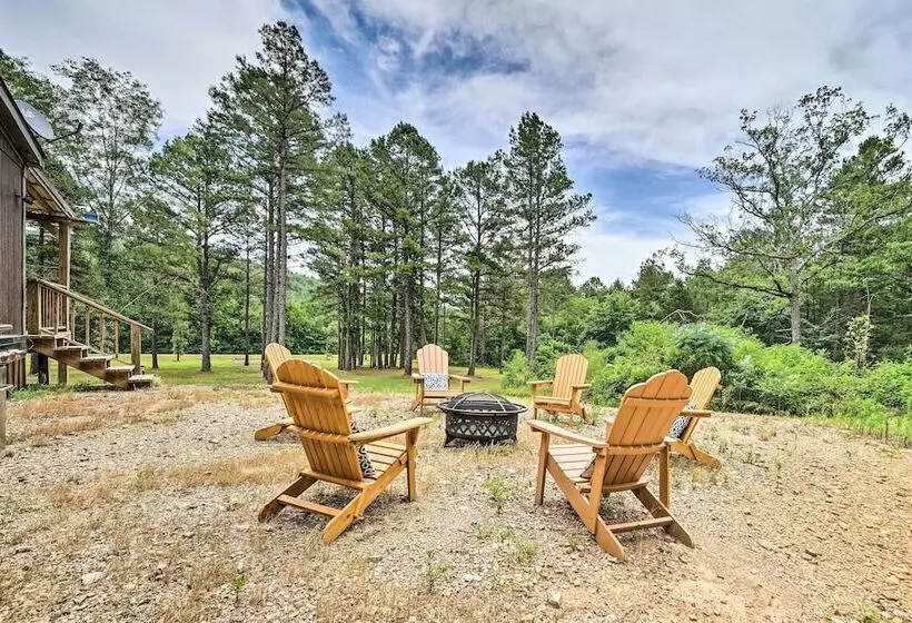 Updated Tuskahoma Cabin W/ Fire Pit & Deck!