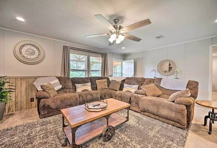 Updated Tuskahoma Cabin W/ Fire Pit & Deck!