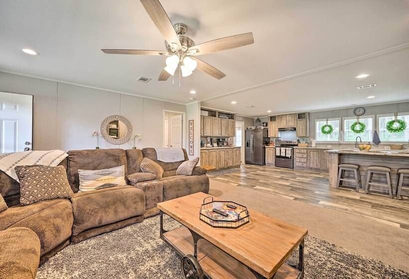 Updated Tuskahoma Cabin W/ Fire Pit & Deck!