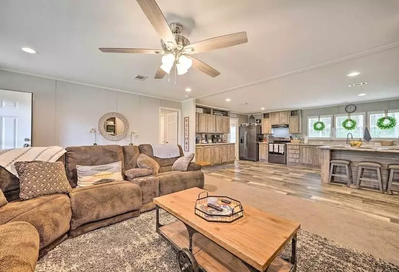 Updated Tuskahoma Cabin W/ Fire Pit & Deck!