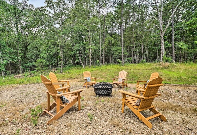 Updated Tuskahoma Cabin W/ Fire Pit & Deck!