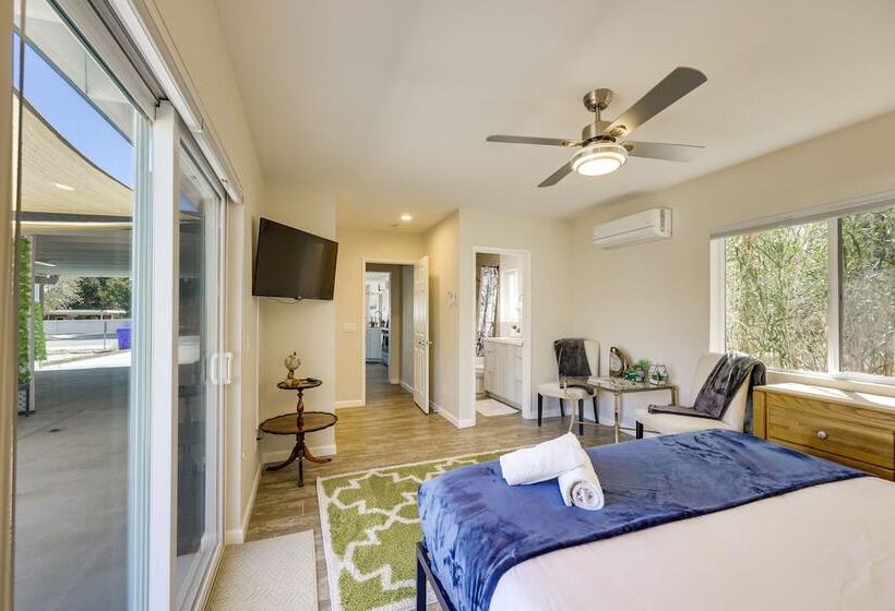 Hot Tub & Pool: Joshua Tree Vacation Home!