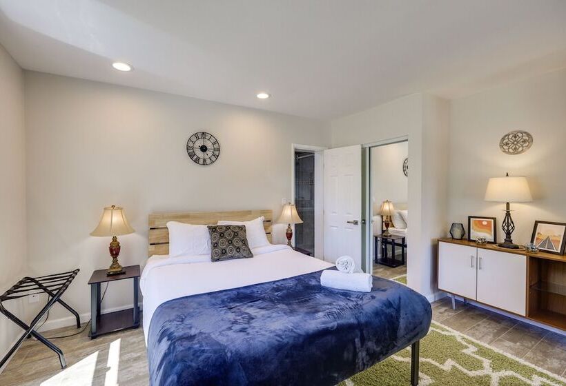 Hot Tub & Pool: Joshua Tree Vacation Home!