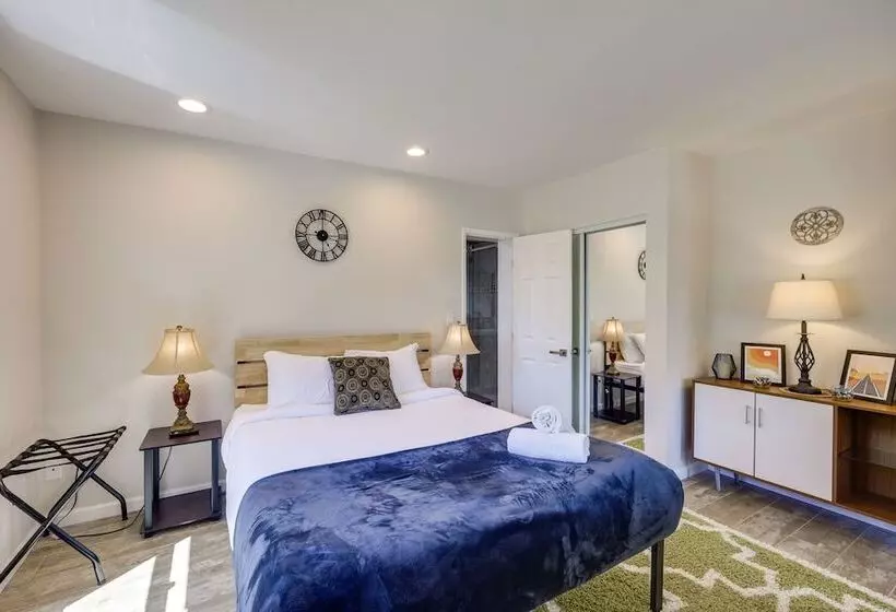 Hot Tub & Pool: Joshua Tree Vacation Home!