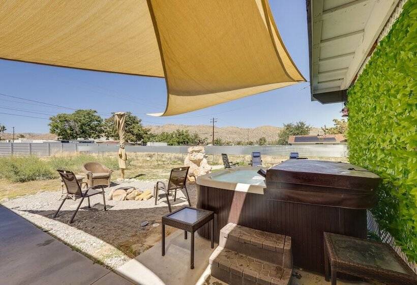 Hot Tub & Pool: Joshua Tree Vacation Home!