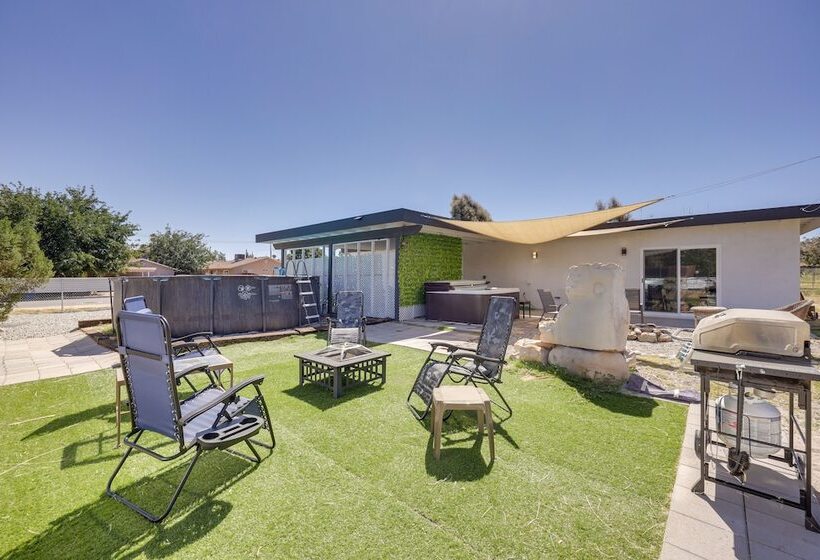 Hot Tub & Pool: Joshua Tree Vacation Home!