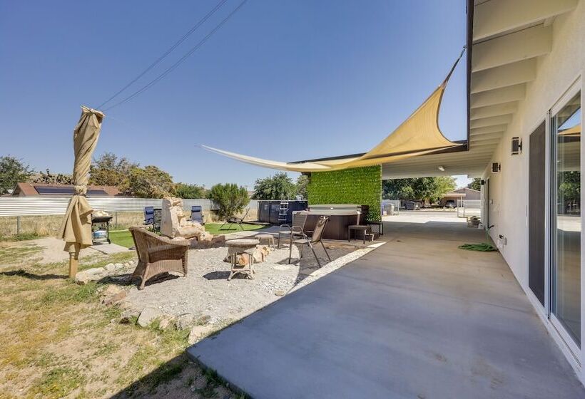 Hot Tub & Pool: Joshua Tree Vacation Home!