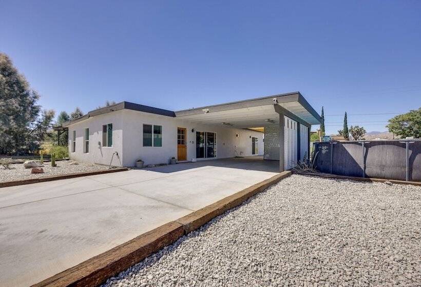Hot Tub & Pool: Joshua Tree Vacation Home!