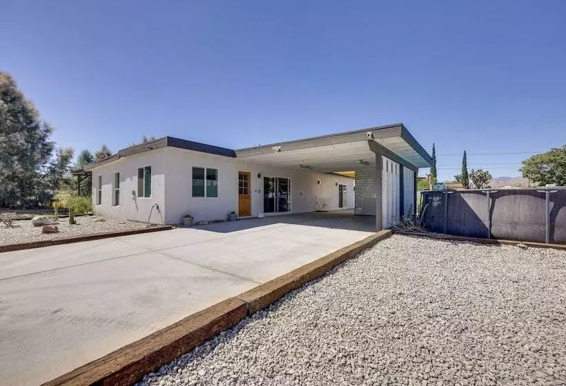 Hot Tub & Pool: Joshua Tree Vacation Home!