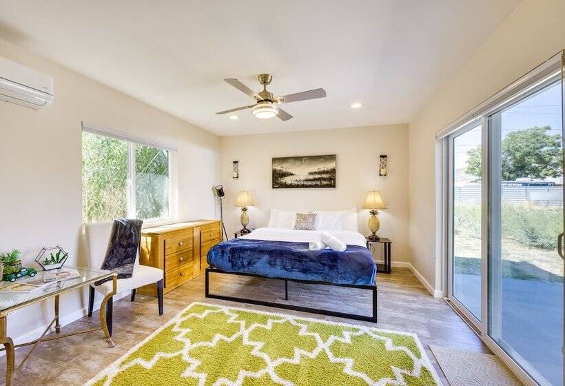 Hot Tub & Pool: Joshua Tree Vacation Home!