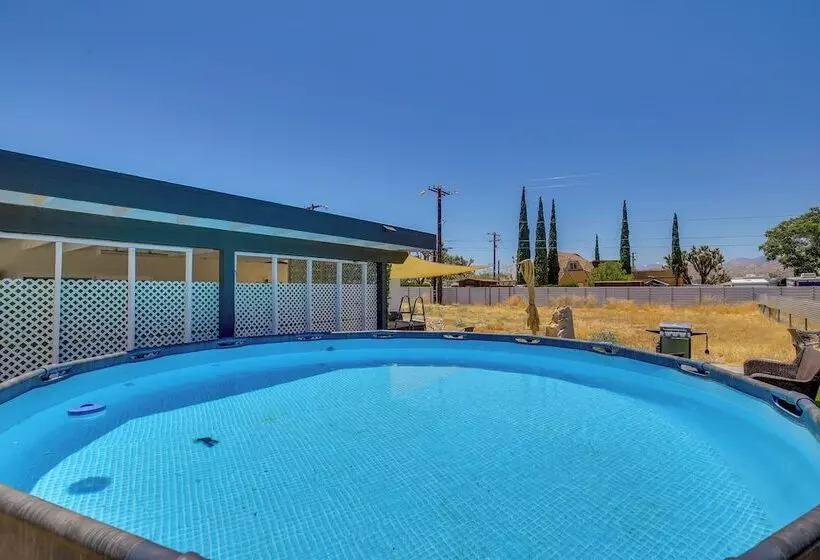 Hot Tub & Pool: Joshua Tree Vacation Home!