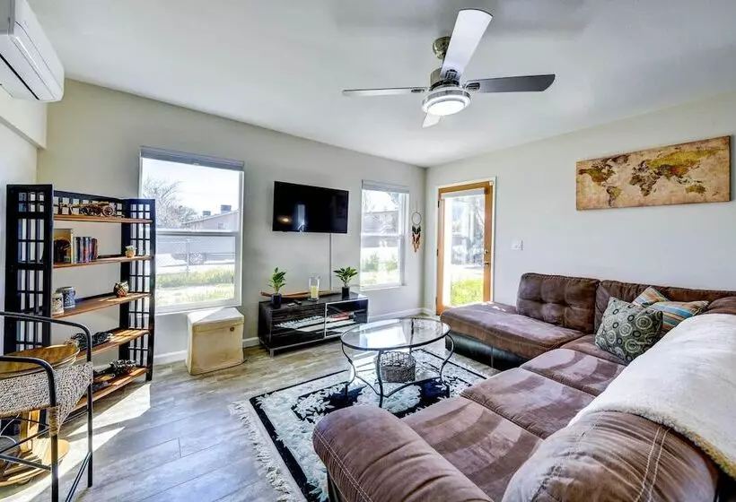 Hot Tub & Pool: Joshua Tree Vacation Home!