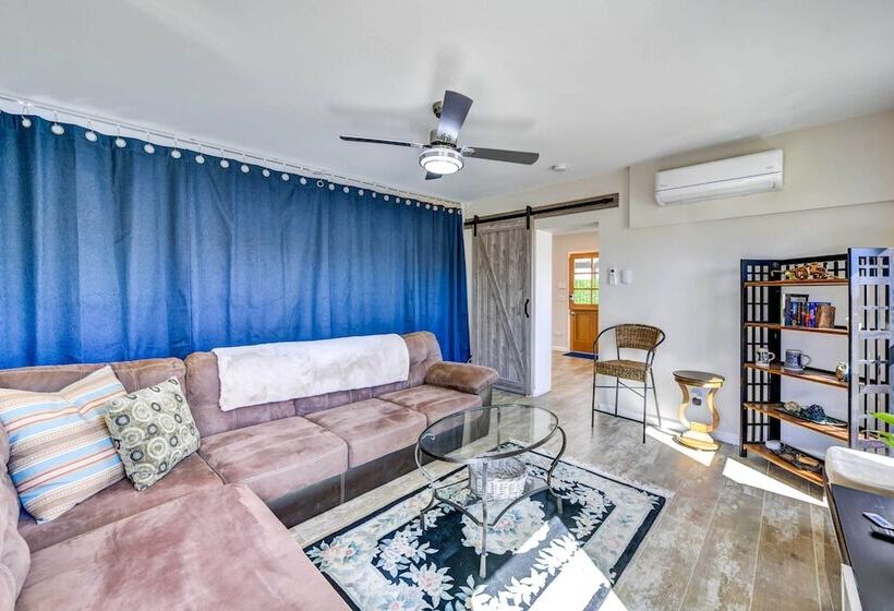 Hot Tub & Pool: Joshua Tree Vacation Home!