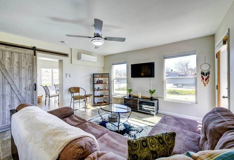 Hot Tub & Pool: Joshua Tree Vacation Home!