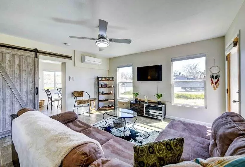 Hot Tub & Pool: Joshua Tree Vacation Home!