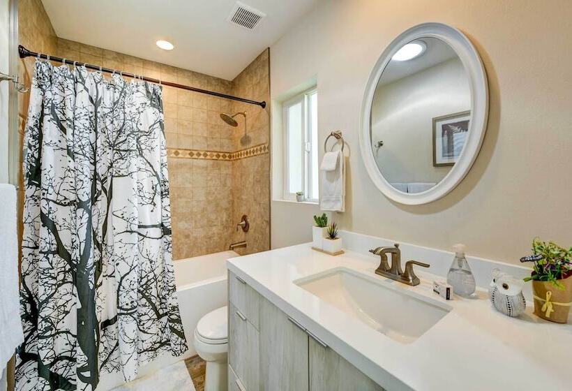 Hot Tub & Pool: Joshua Tree Vacation Home!