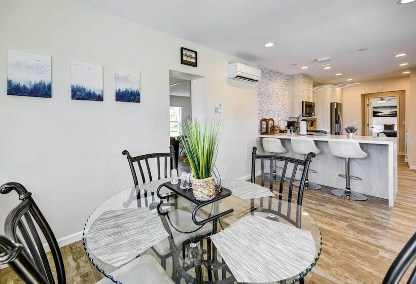 Hot Tub & Pool: Joshua Tree Vacation Home!