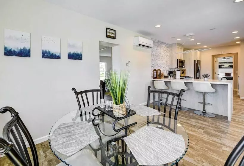 Hot Tub & Pool: Joshua Tree Vacation Home!