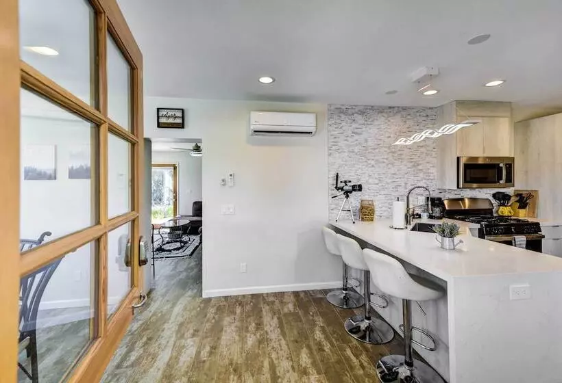 Hot Tub & Pool: Joshua Tree Vacation Home!