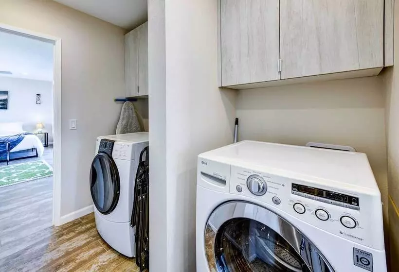 Hot Tub & Pool: Joshua Tree Vacation Home!