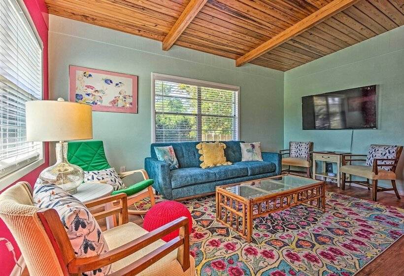 Vibrant Pcb Bungalow W/ Patio Walk To The Beach!