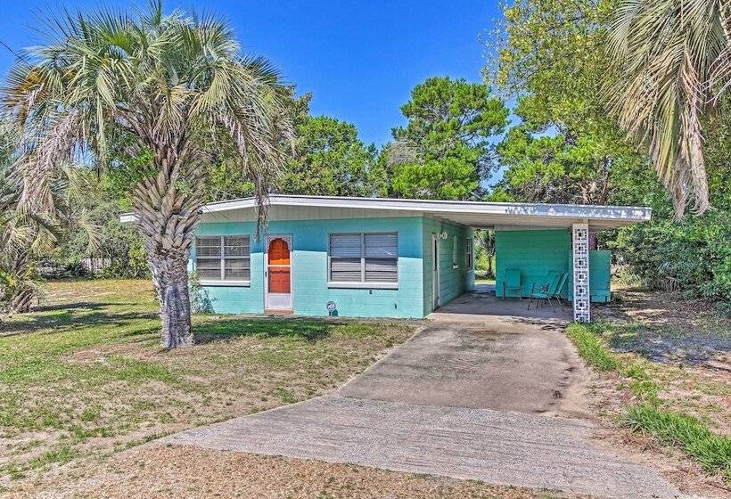 Vibrant Pcb Bungalow W/ Patio Walk To The Beach!