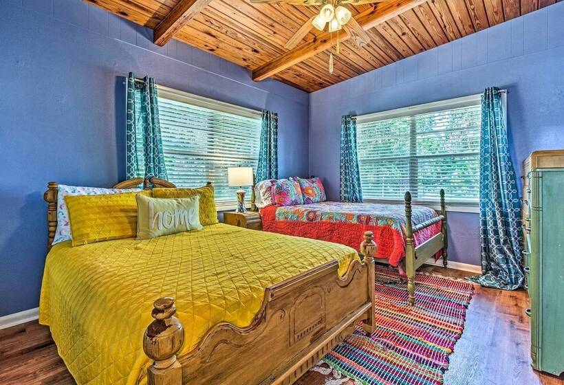 Vibrant Pcb Bungalow W/ Patio Walk To The Beach!