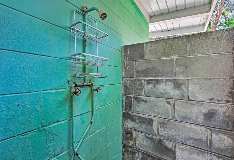 Vibrant Pcb Bungalow W/ Patio Walk To The Beach!