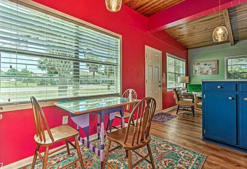 Vibrant Pcb Bungalow W/ Patio Walk To The Beach!