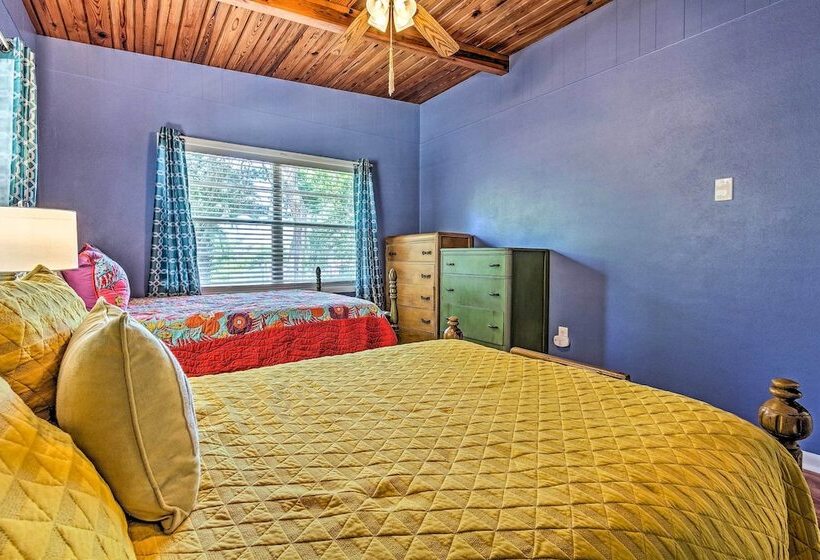 Vibrant Pcb Bungalow W/ Patio Walk To The Beach!