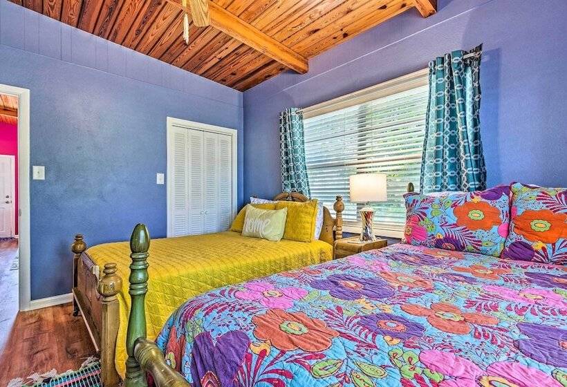 Vibrant Pcb Bungalow W/ Patio Walk To The Beach!