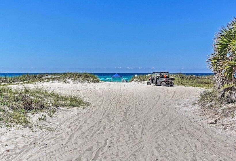 Vibrant Pcb Bungalow W/ Patio Walk To The Beach!