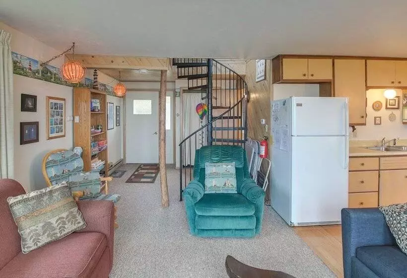 Serene Lakefront Baileys Harbor Home W/ Deck!