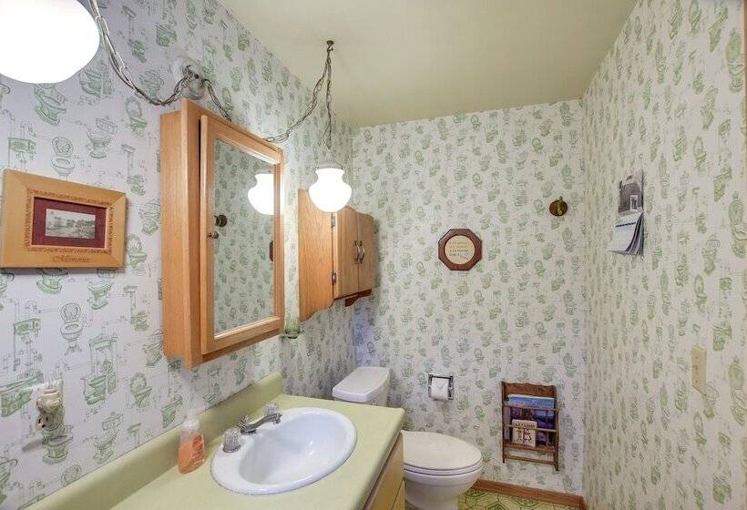 Serene Lakefront Baileys Harbor Home W/ Deck!