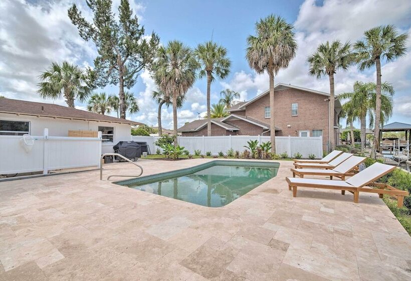 Waterfront Crystal River Home W/ Boat Dock!