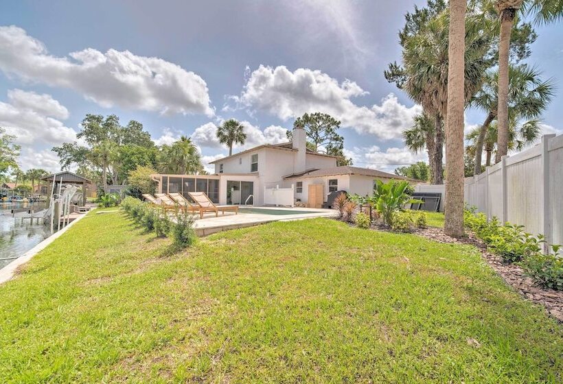 Waterfront Crystal River Home W/ Boat Dock!