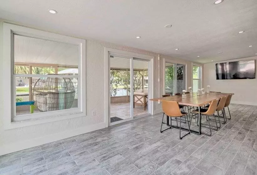 Waterfront Crystal River Home W/ Boat Dock!