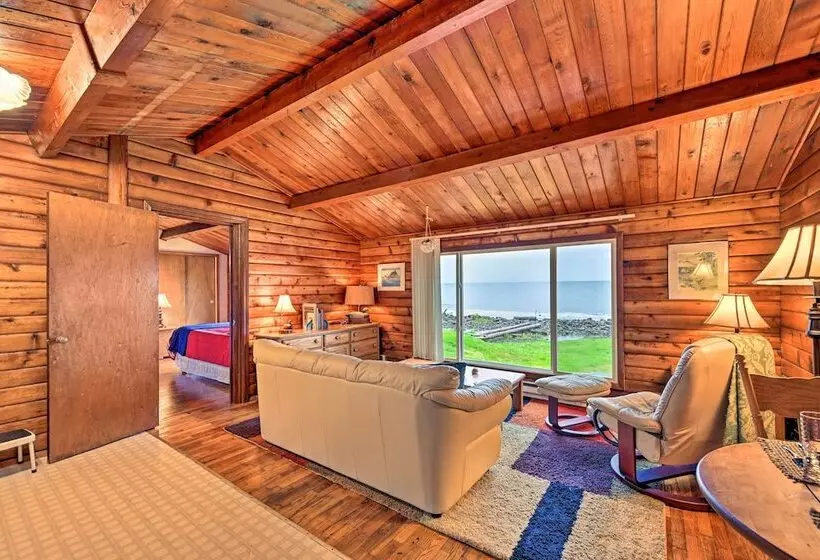 Waterfront Sekiu Escape   9 Mi To Neah Bay!