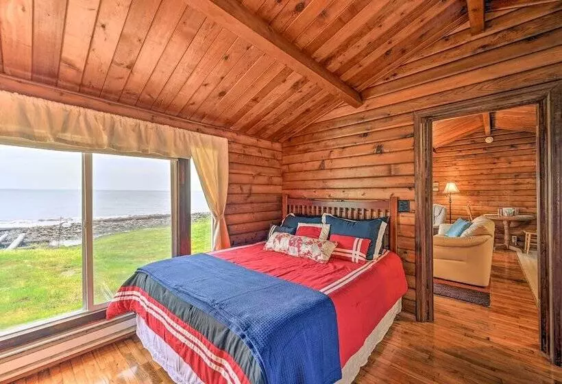 Waterfront Sekiu Escape   9 Mi To Neah Bay!