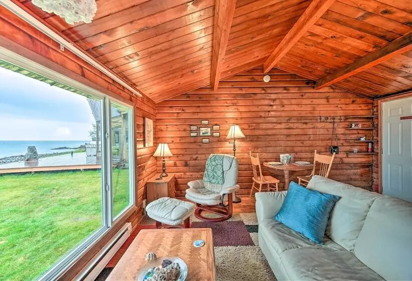 Waterfront Sekiu Escape   9 Mi To Neah Bay!