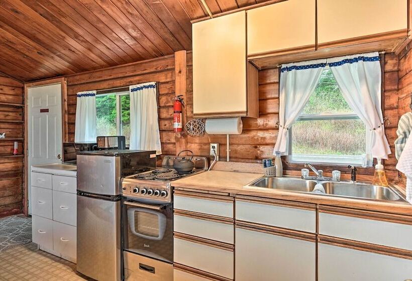 Waterfront Sekiu Escape 9 Mi To Neah Bay!