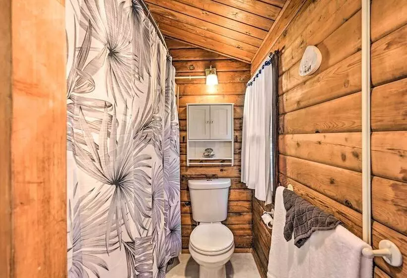 Waterfront Sekiu Escape   9 Mi To Neah Bay!