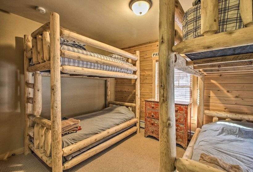 West Dover Cabin W/ Game Room, 4 Mi To Mt Snow!