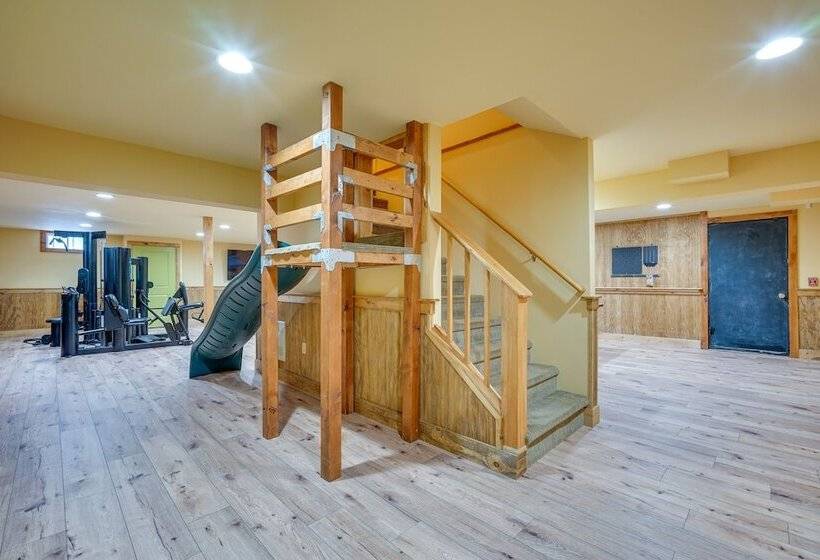 West Dover Cabin W/ Game Room, 4 Mi To Mt Snow!