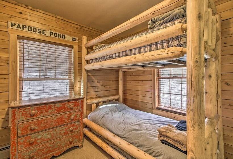 West Dover Cabin W/ Game Room, 4 Mi To Mt Snow!