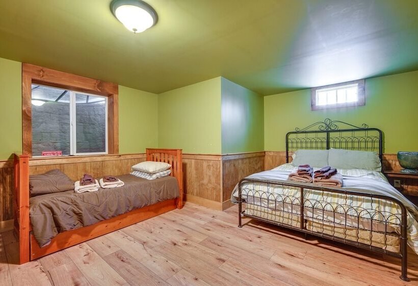 West Dover Cabin W/ Game Room, 4 Mi To Mt Snow!