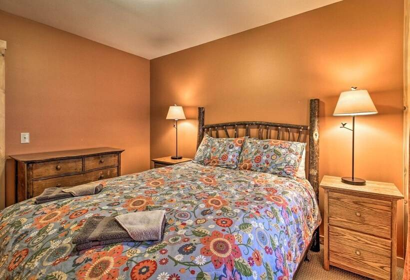 West Dover Cabin W/ Game Room, 4 Mi To Mt Snow!