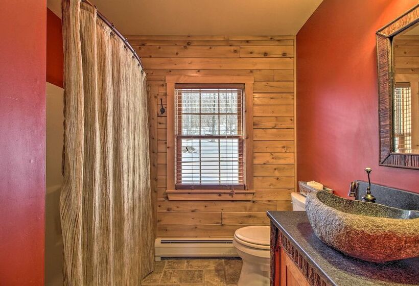 West Dover Cabin W/ Game Room, 4 Mi To Mt Snow!